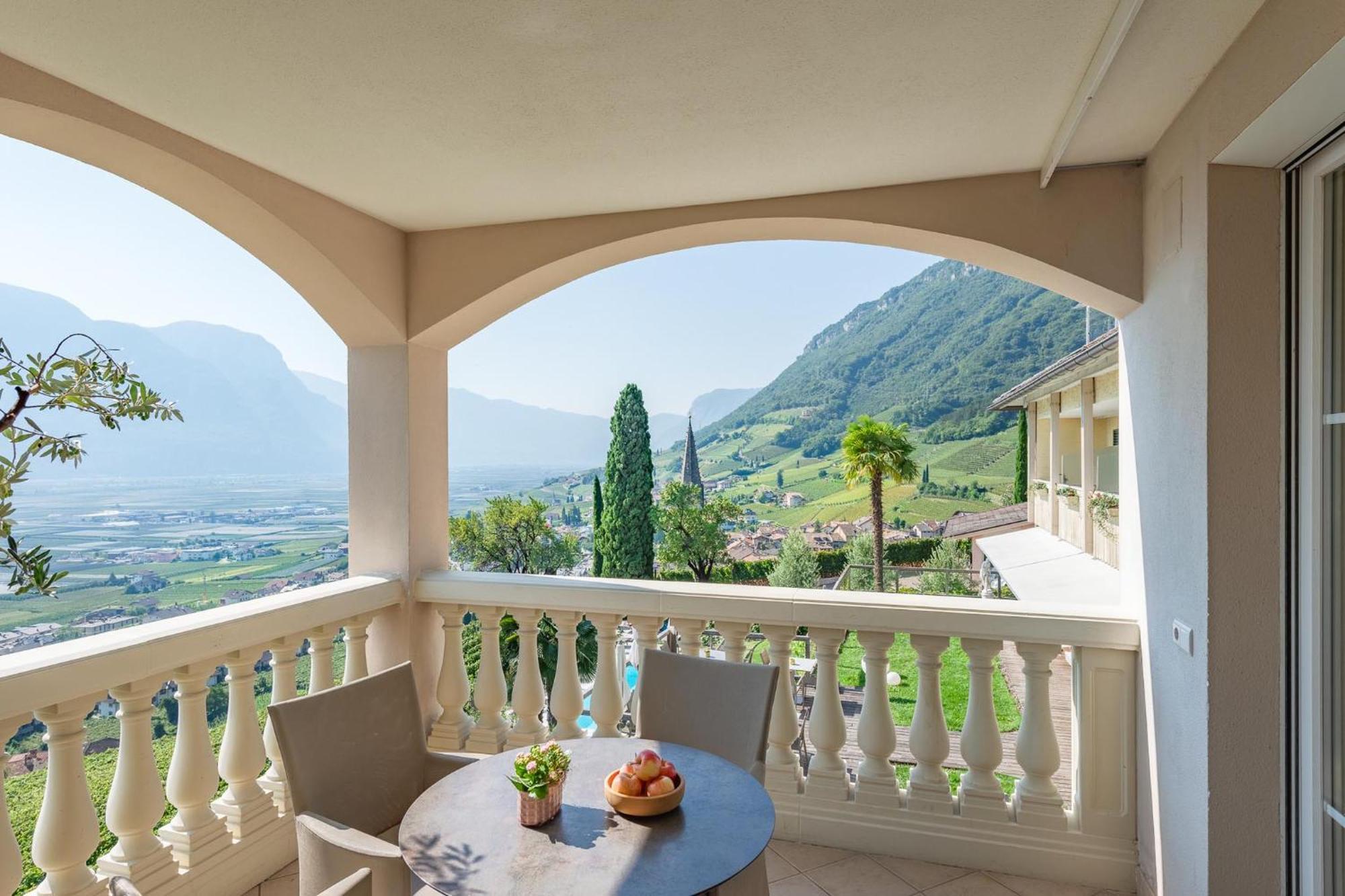 Panorama Aparthotel Termeno Exterior photo
